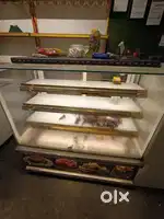 CAKE FRIDGE 4 FEET