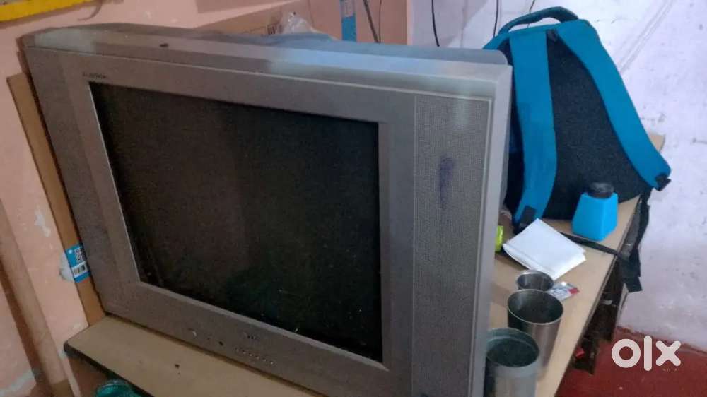 L g.  Don't TV. Single bed