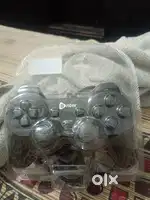Gaming controller with vibration