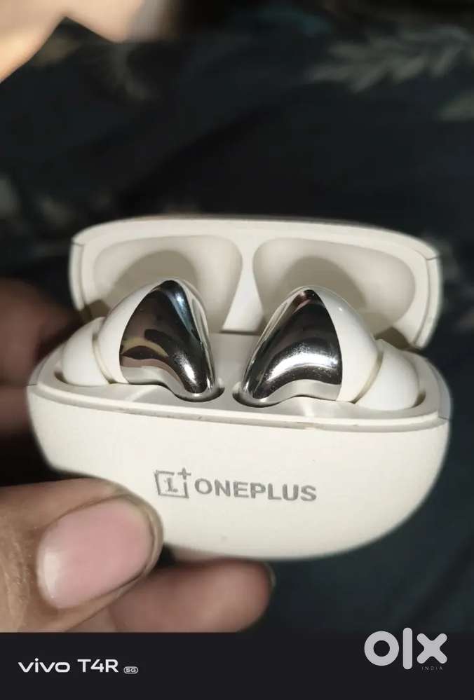 Branded new condition earbuds