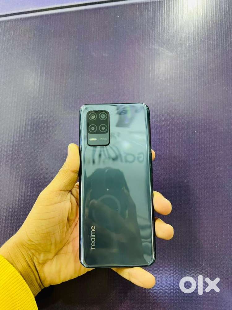 Realme 8 5G 8GB 128GB storage Good condition out of warranty