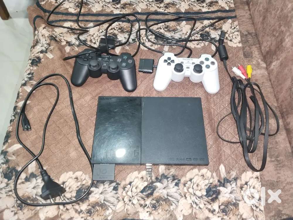 PS2 WITH 2 REMOTE AND BILL
