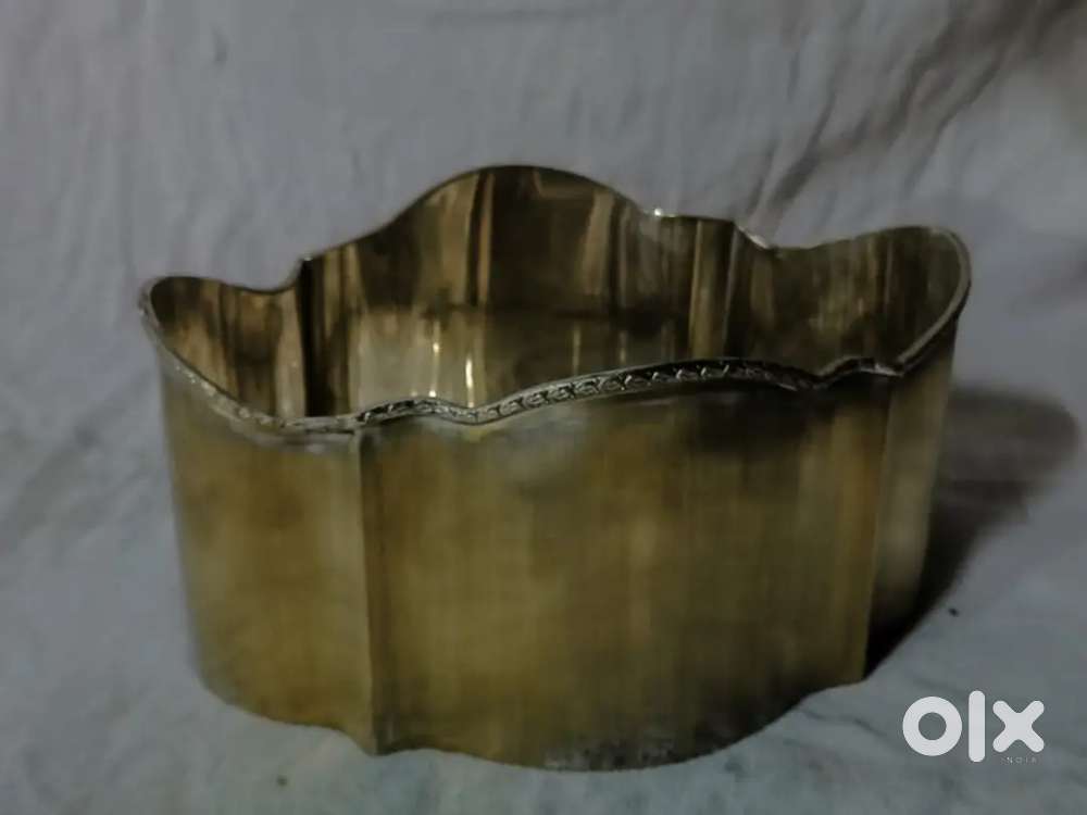 Antique pure brass solid heavy plant or flower bowl 27/20 cm.