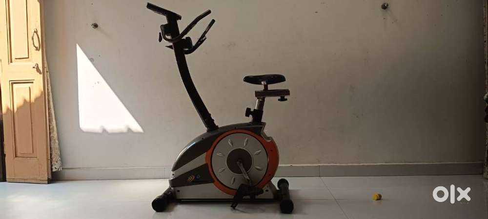 BRANDED GYM CYCLE SELL VERY GOOD CONDUCTIN