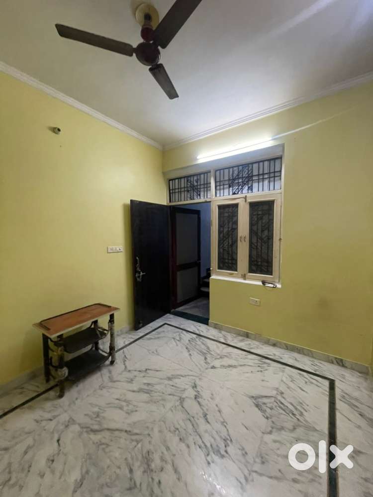 1BHK flat in nirman nagar for boys and girls