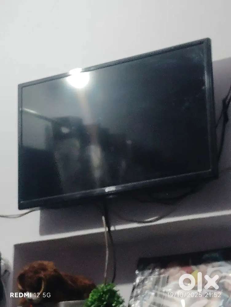 32 inch Led TV with Amazon Fore stick Lite 3