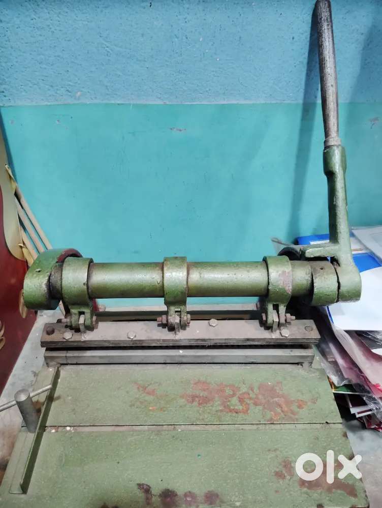 Spiral binding machine