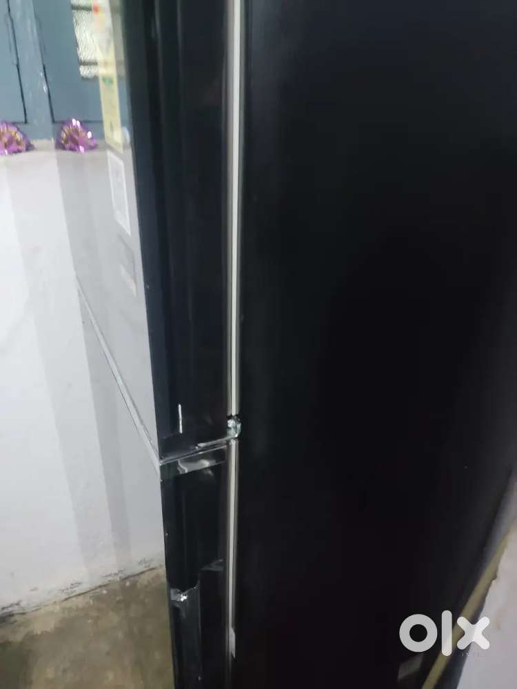 Whirlpool double door crystal mirror 235 liter refrigerator