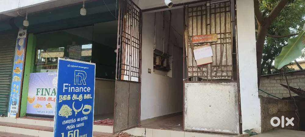 Near Thammathu Konam bus stop, corporation water available, 1 bathroom