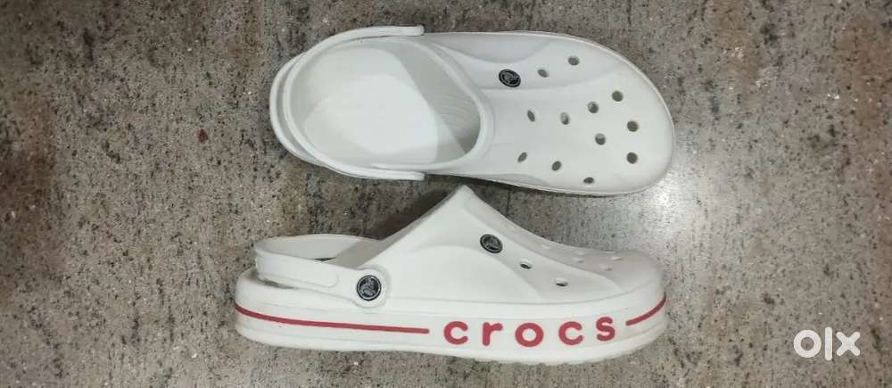 CROCS AND NIKE AIR