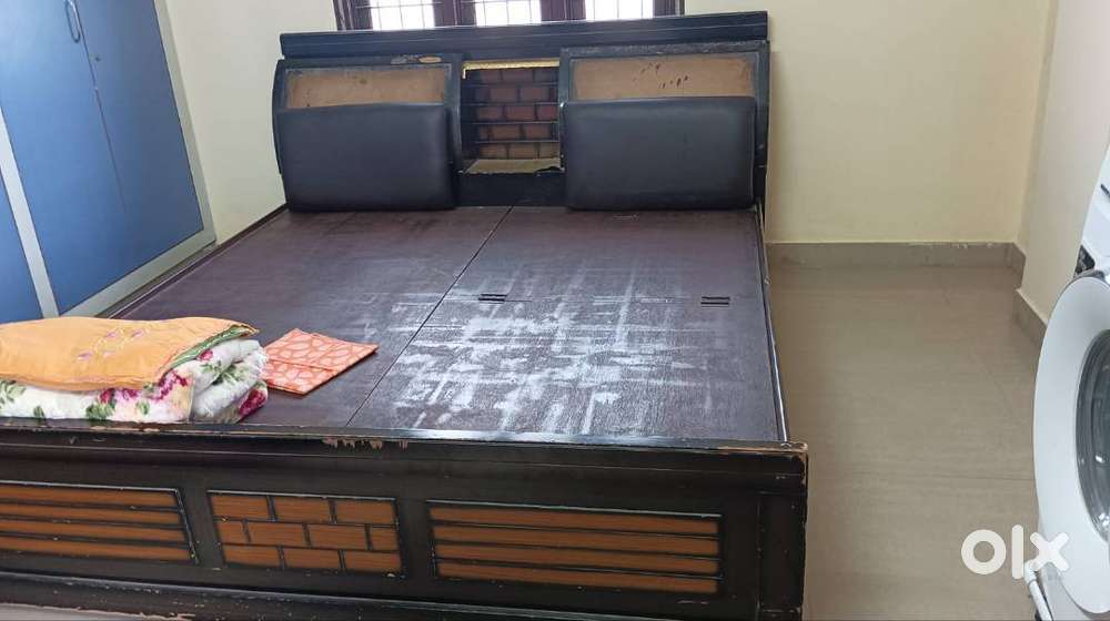 Only double cot 6/7 5years old 10000