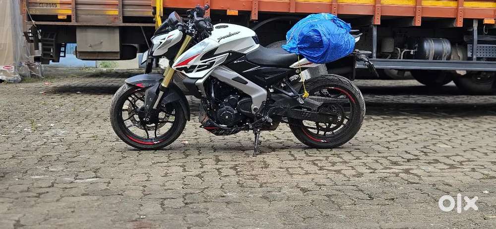 BAJAJ PULSAR NS400Z
