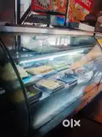 Sweets counter with good cooling