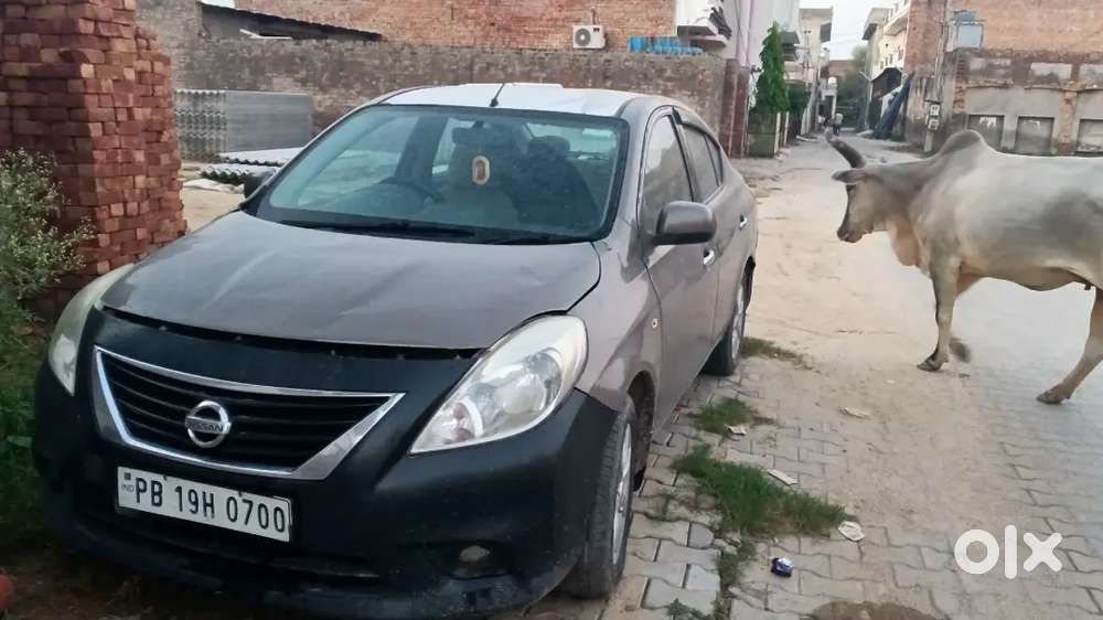 Nissan Sunny 2012
