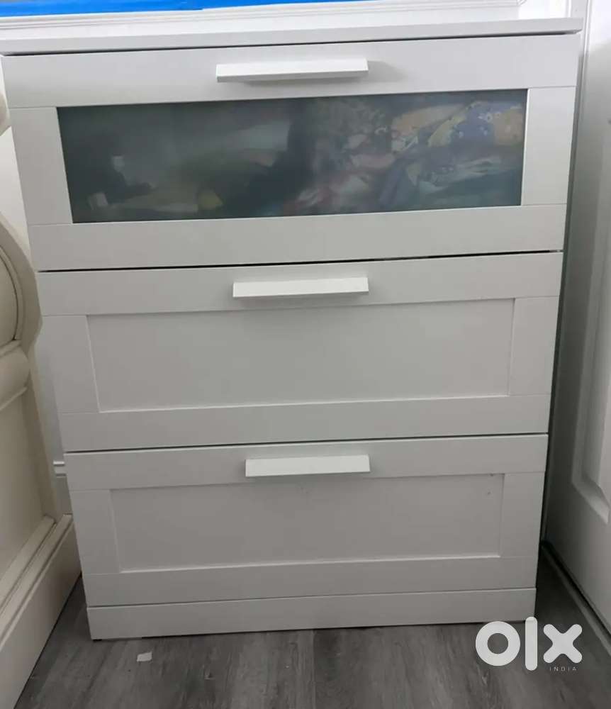 Chest of drawers