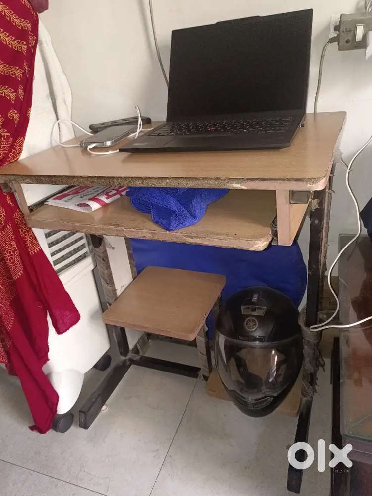 Good Condition Computer/Laptop Table for Sale