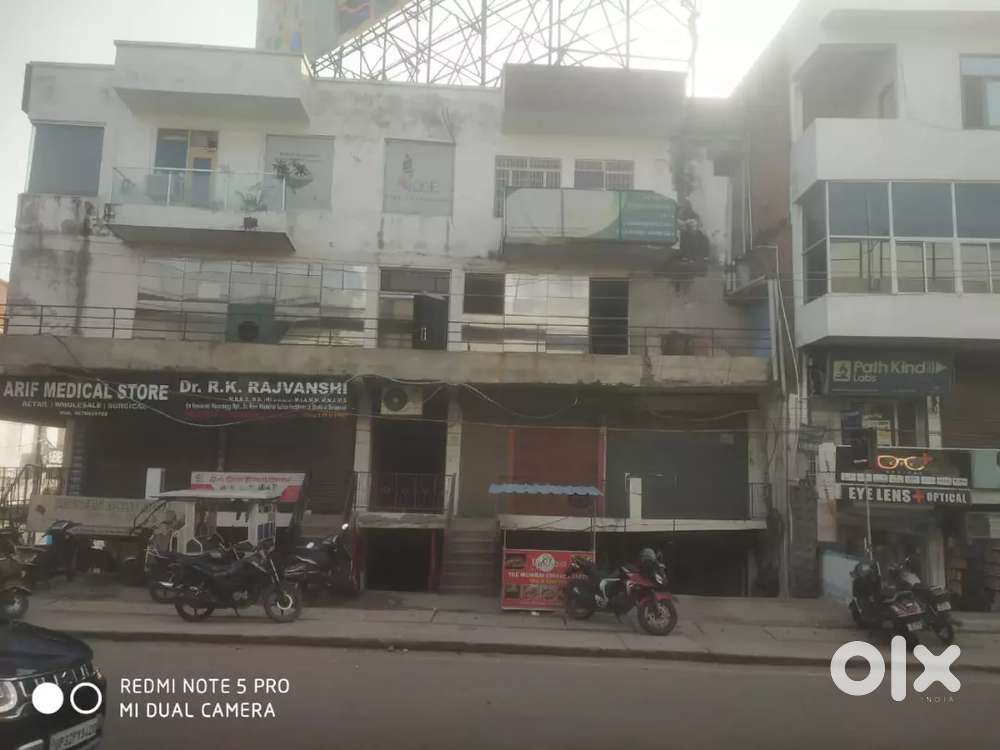 On road shop available for rent in Arif Complex, Khurumnagar Chouraha
