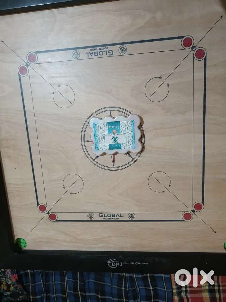 Carrom board