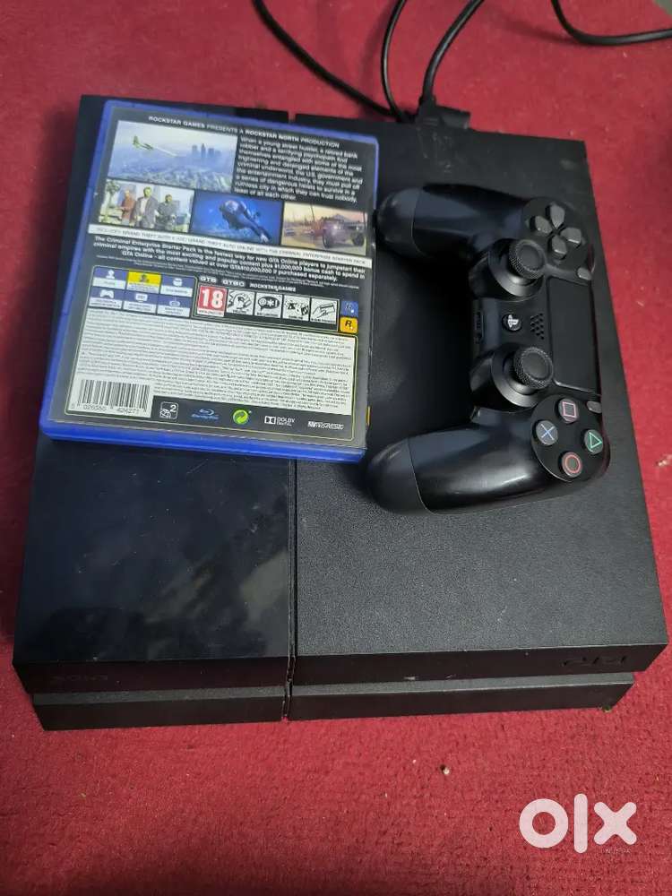 PLAYSTATION 4-SONY PS4 WITH BOX controller
And 2 Games