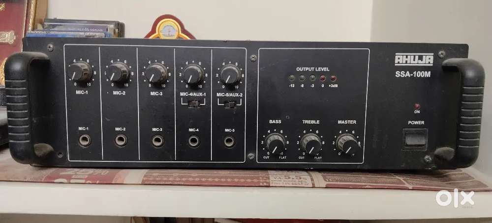 Ahuja amplifier and speakers with mics