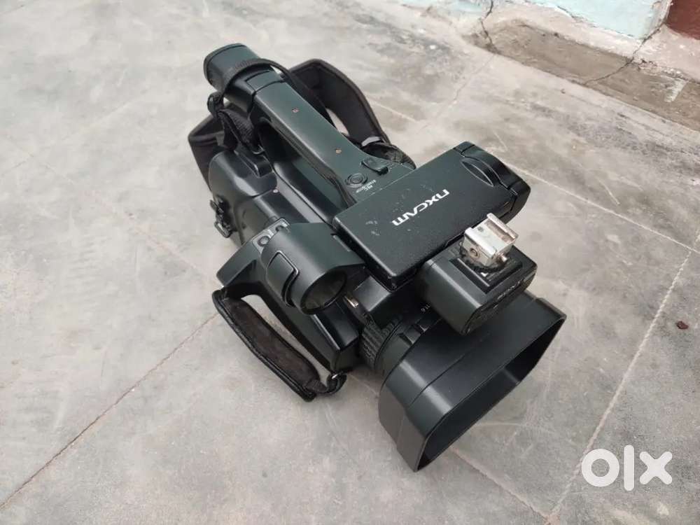 Sony nx 100 camera in good condition
