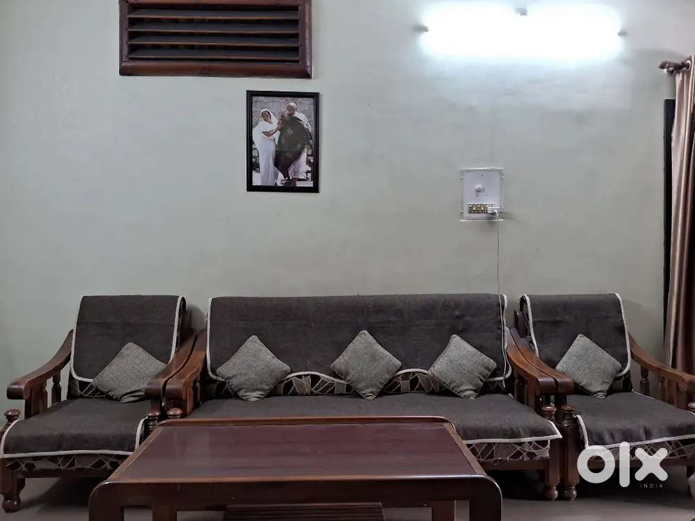Sofa set 3 by 2 seater with table (sagwan wood)