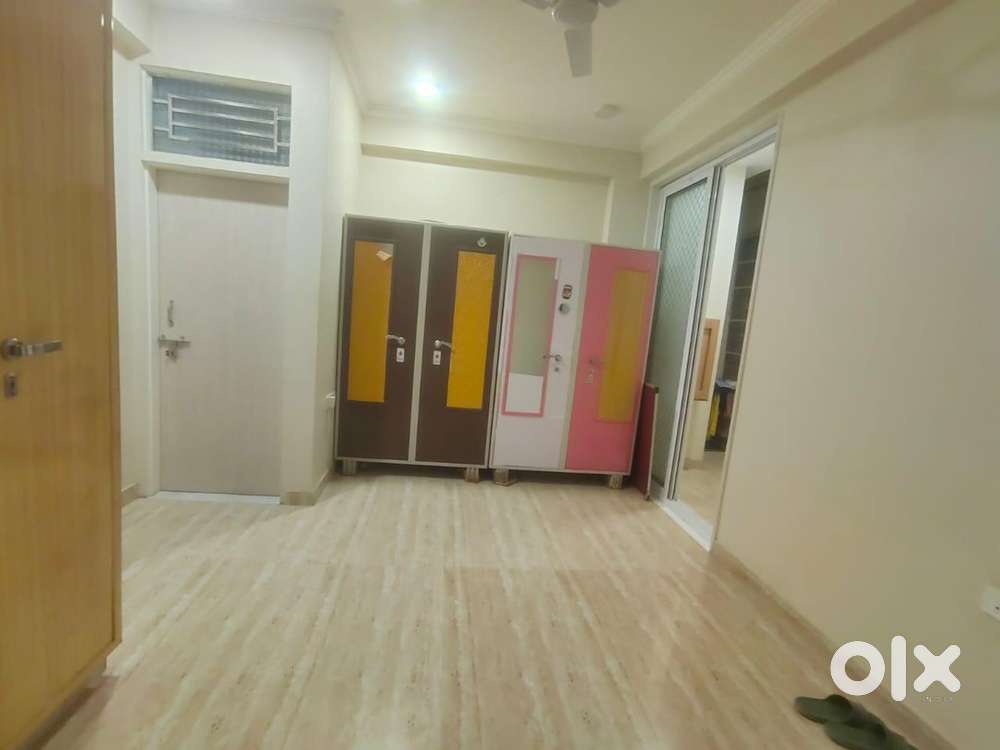 Lady paying guest: fully furnished studio  apartment.Rangoli Garden Rd