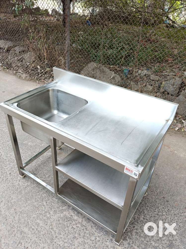 Stainless steel 4ft sink with table(middle self)