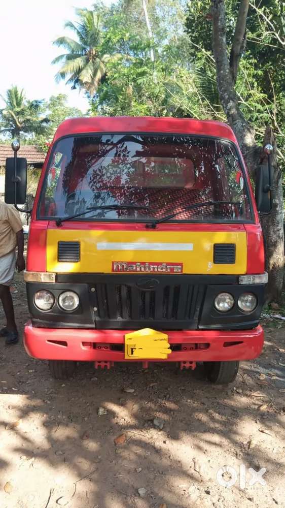 Mahindra nissan 6 wheel Load king