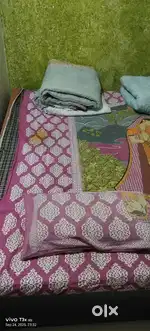 Lakadi ka bed hai strong hai storage bhi hai aur gadde ke sath aaega