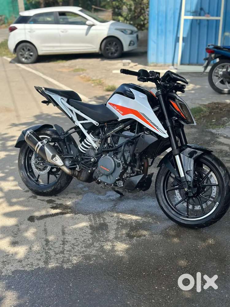 KTM DUKE 390(CERAMIC WHITE)