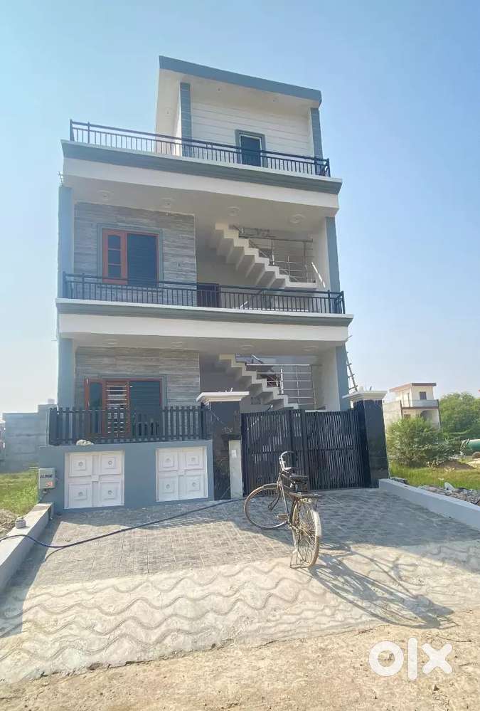 100 gaj & 4 marla kothi house facing Park sale in Mohali Sector 66B IT