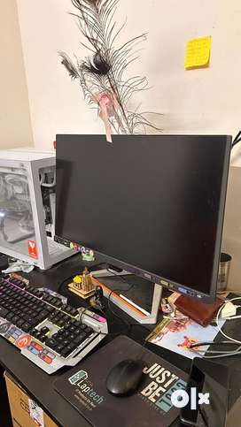 Benq 27 inch monitor with keyboard