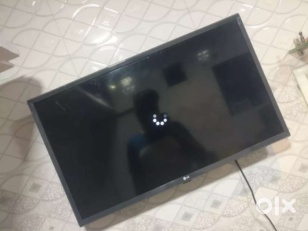 LG 32 INCH SMART TV