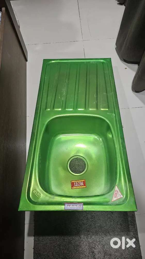 Unused Stainless Steel Kitchen Sink with Drain Board – 37 x 18 x 8