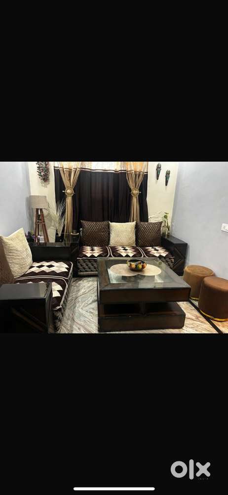 Sofa set and center table