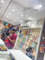 Kapde ki shop pe kaam karna hai