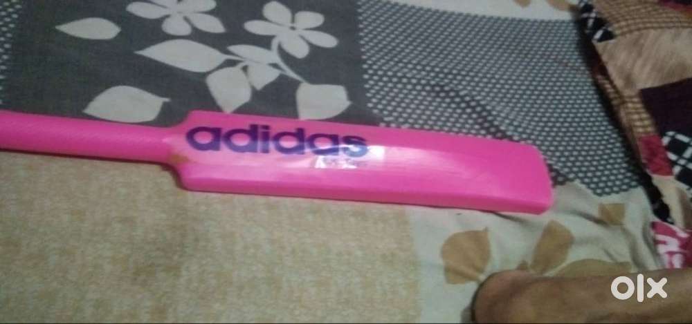 The plastic bat of signature of virat kohli  sir