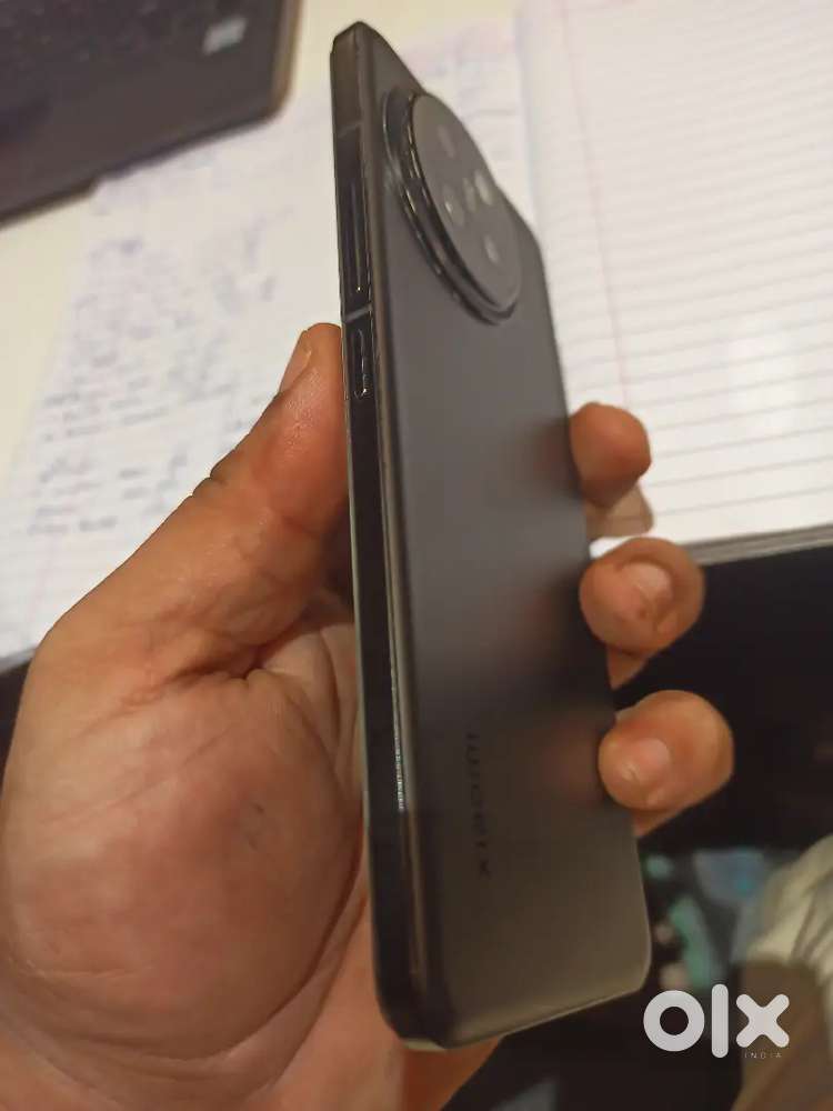 xiaomi 14 civi 8/256 gb with box only 13 months old