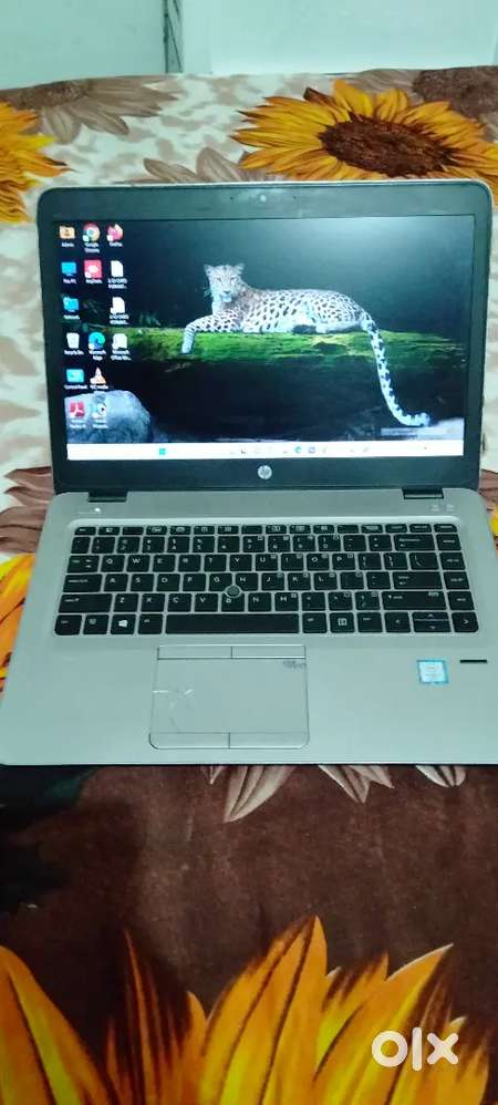 Hp laptop i5 6th gen and computer table