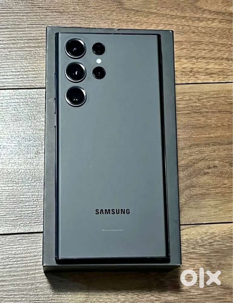 Selling my 6 month old Samsung s23ultra green colour need urgent money