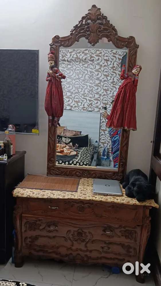 Dressing table