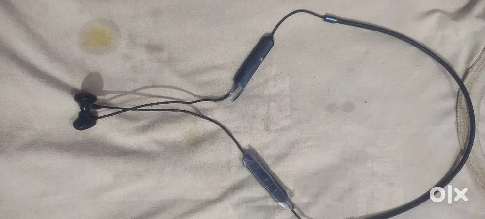 Bluetooth earphones under 250rs dark blue colour