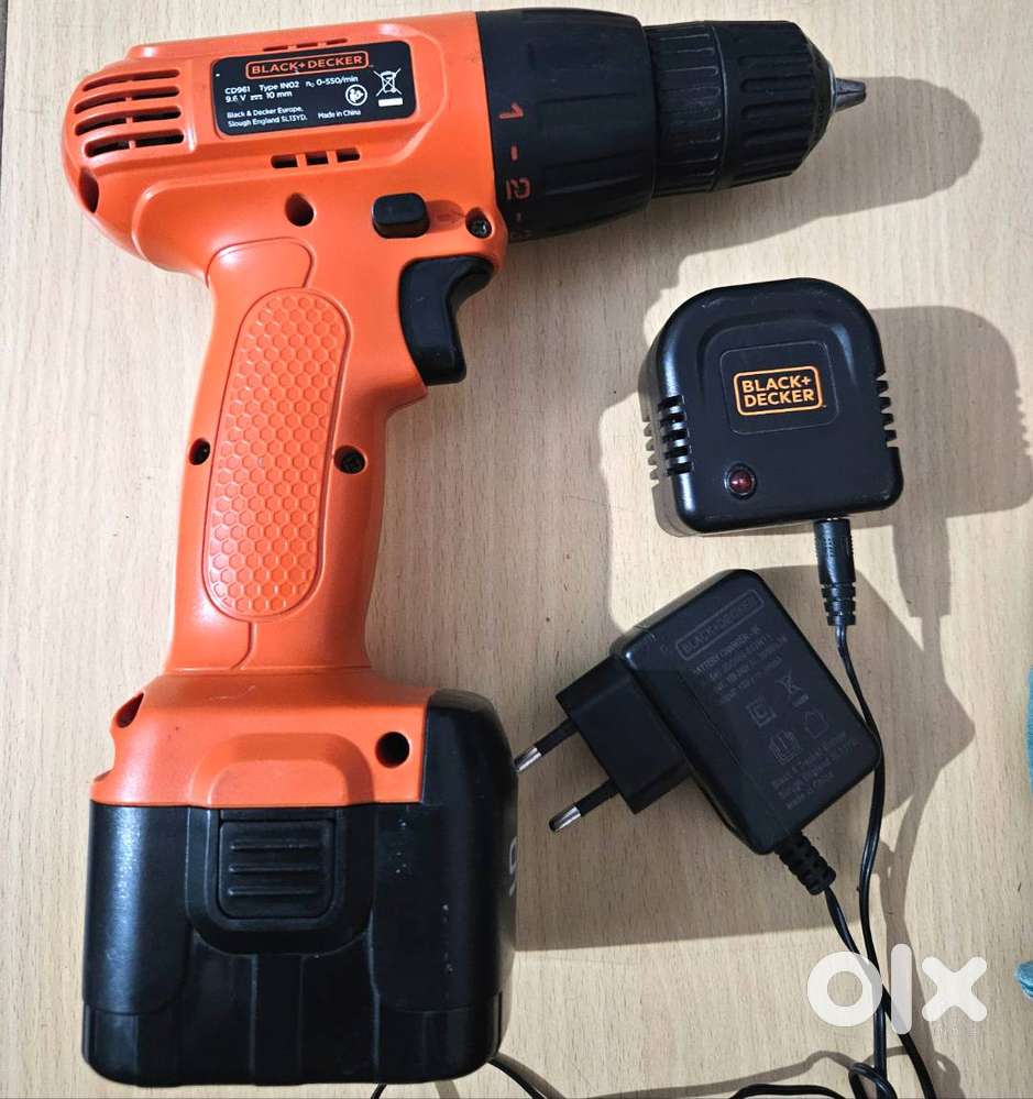 Black & Decker Cordless Drill (450 W) 9.6V drill with 50 accessories