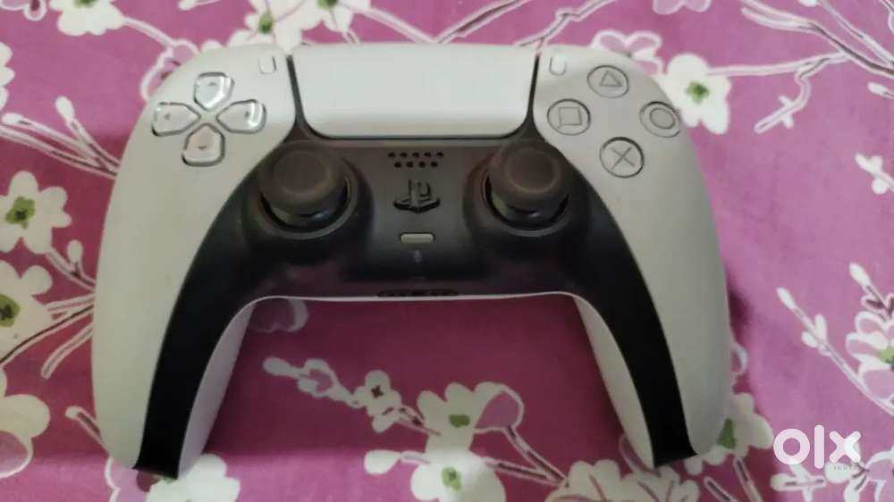 PLAYSTATION 5 CONTROLLER