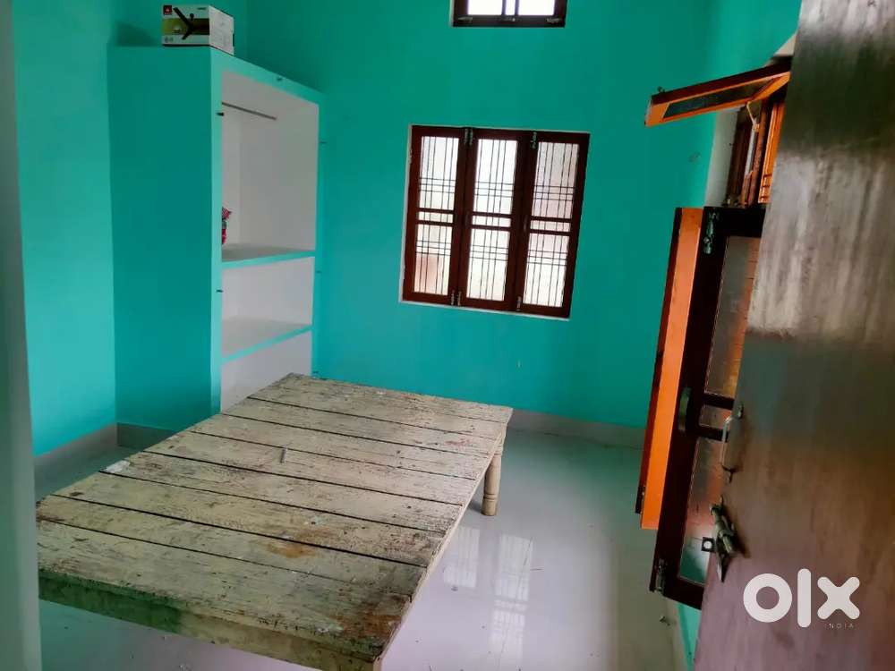 Single room available for rent