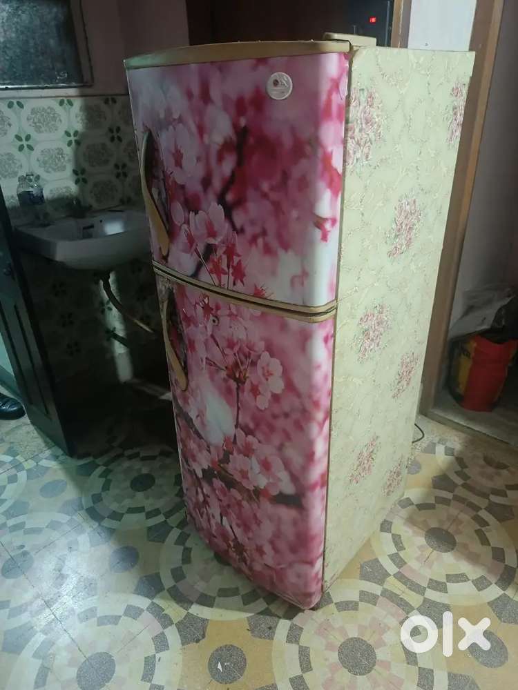 LG FRIDGE 230L