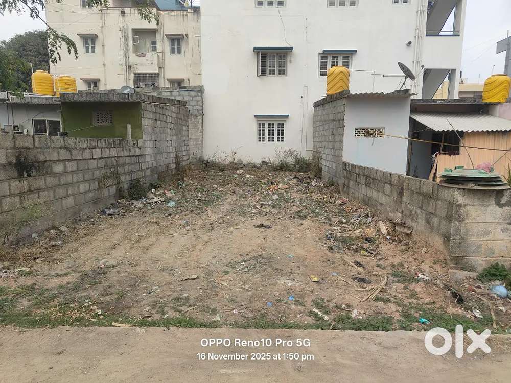 Side for sale 920 sqft