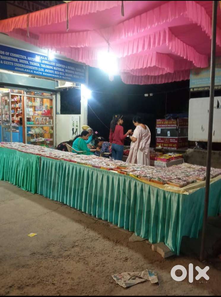 Running cosmetics shop for rent