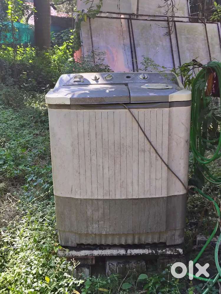 Selling 7kg Semi-Automatic Washing Machine